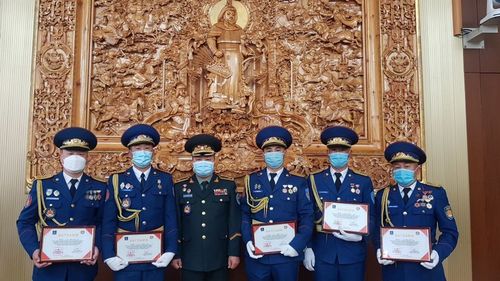 Орон сууцанд орох батламжаа гардан авлаа